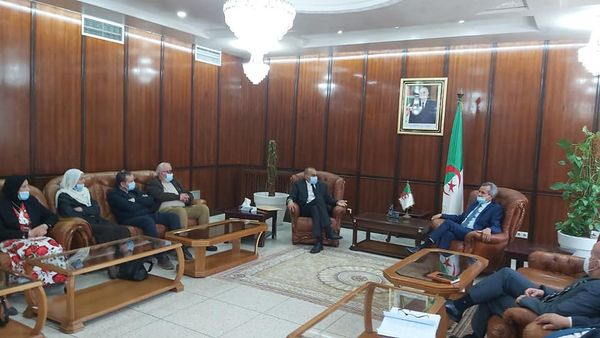بن بوزيد يلتقي نقابة الممارسين الأخصائيين في الصحة العمومية