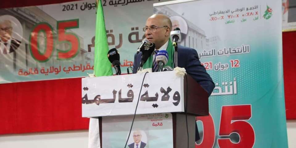 في تجمع شعبي بڤالمة.. زيتوني يدعو إلى إعادة النظر في نظام تسيير الجماعات المحلية