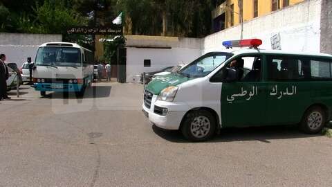 الدرك الوطني يدعو الأولياء إلى تفادي الركن العشوائي أمام مراكز امتحان “البيام”