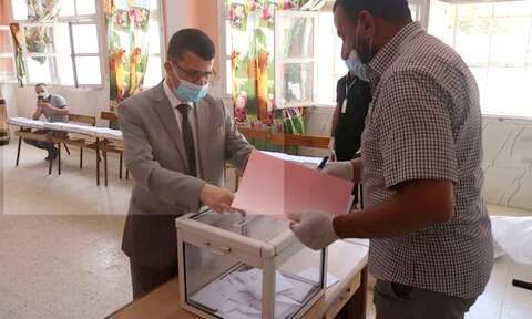 وزير الموارد المائية يؤدي واجبه الانتخابي بالبليدة