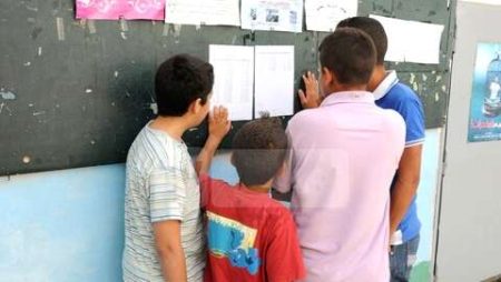 فرحة “السانكيام” تدخل البيوت الجزائرية.. البراعم يوثقون أولى خطوات النجاح في مسارهم الدراسي