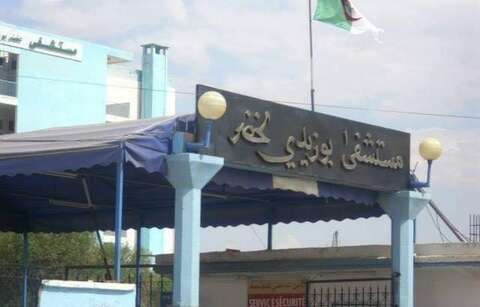 الطاقم الطبي يشرف على عملية جراحية نادرة ويستأصل ورما سرطانيا