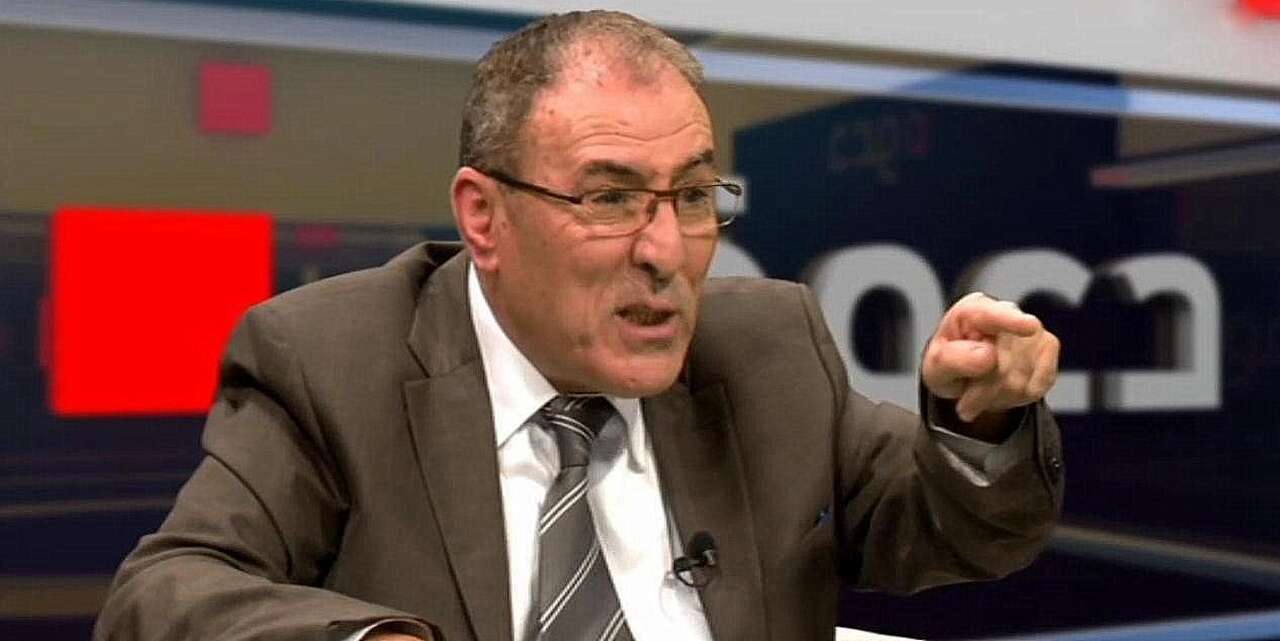 دعاوى قضائية تلاحق آيت حمودة.. تطاول على الأمير عبد القادر واتهامات خطيرة لمصالي الحاج وهواري بومدين