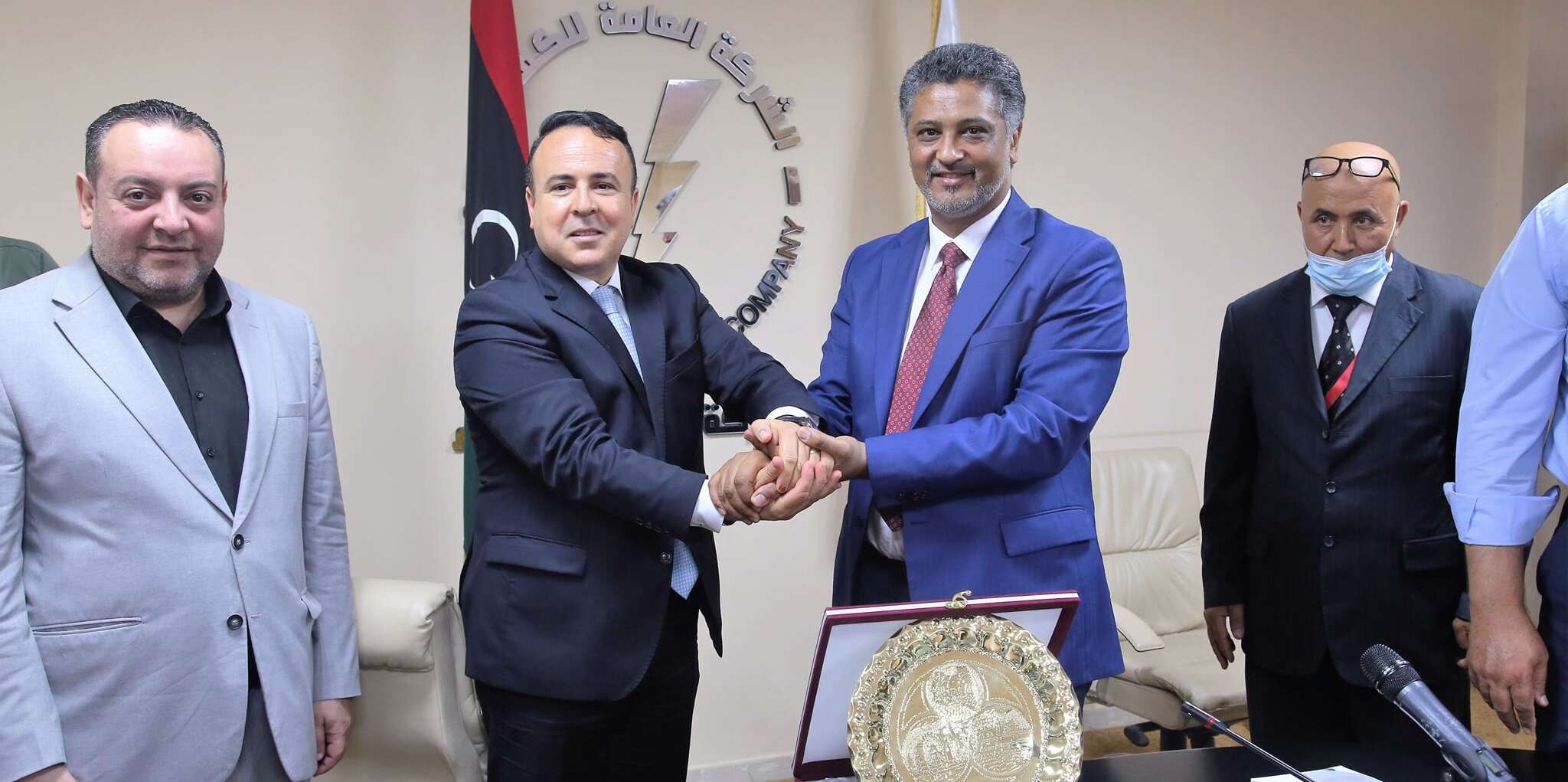 قرار تاريخي لتزويد ليبيا بالكهرباء من الجزائر