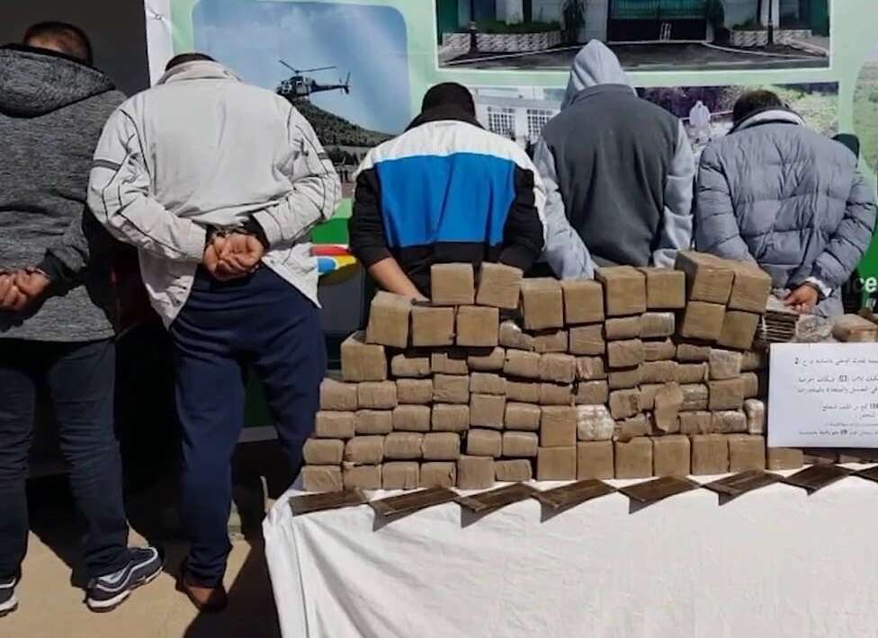 توقيف 3 مهربين للمخدرات وحجز 3 قناطير من الكيف المعالج