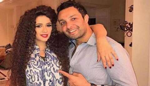 بعد أزماتها الأخيرة.. شقيق ياسمين عبد العزيز يدعمها