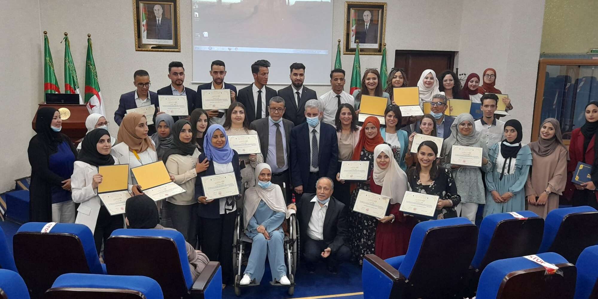 وزارة التعليم العالي تكرم الطلبة المساهمين في إعداد الحصيلة السنوية للقطاع