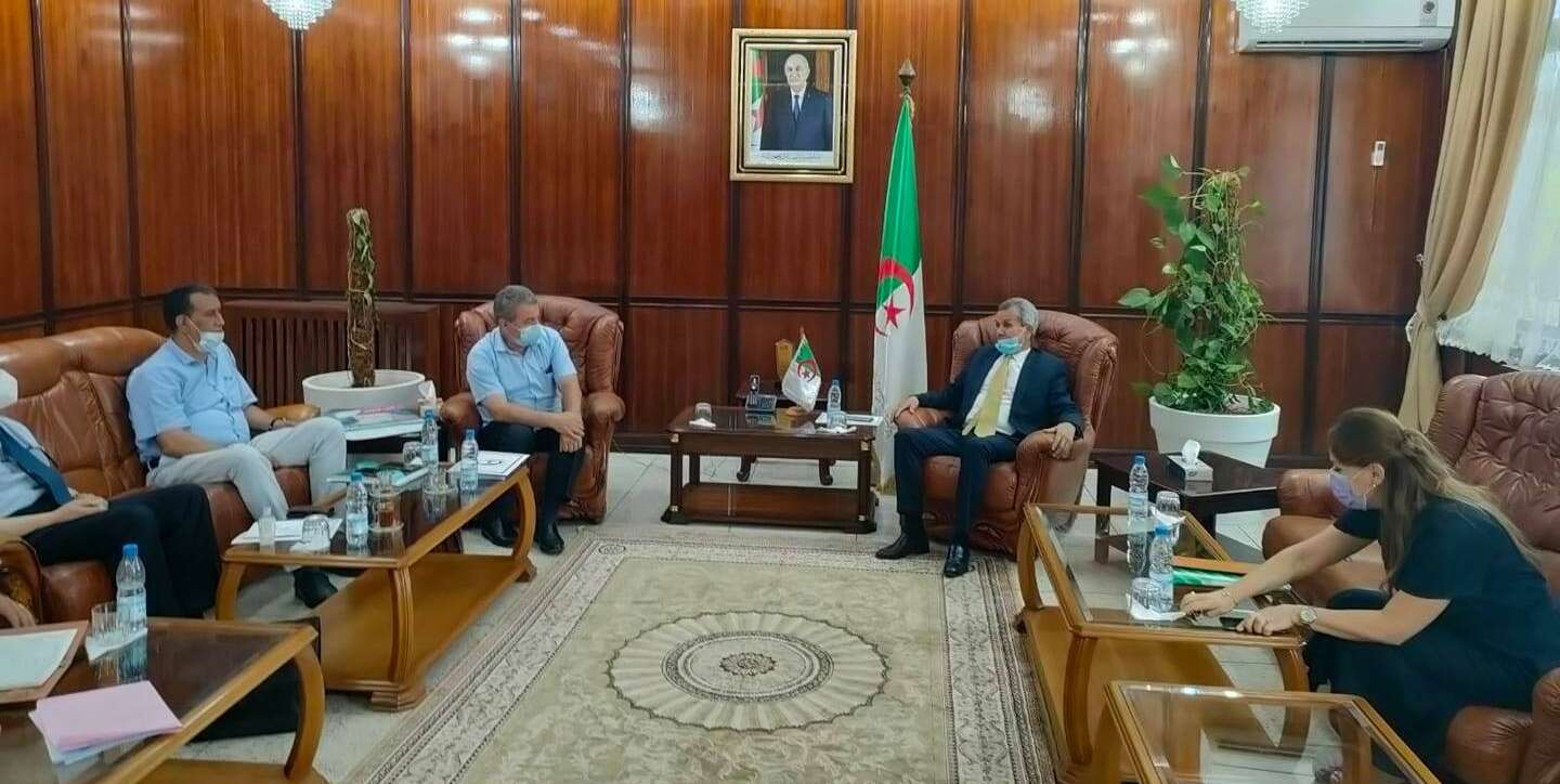 استقبل عدد من الشركاء الاجتماعيين.. بن بوزيد يراهن على الصيادلة لتلقيح أكبر عدد من المواطنين
