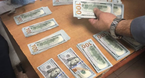 حجز 60 ألف دولار أمريكي بمطار هواري بومدين