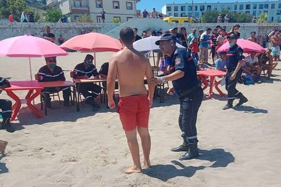 الحماية المدنية تسخر 9 ألاف عون لحراسة الشواطئ خلال موسم الاصطياف