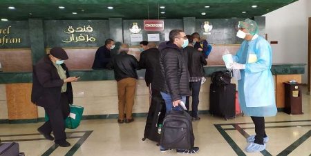 الوزير الأول يشرف على تخصيص هيكل تدعيمي لفك الضغط على المستشفيات