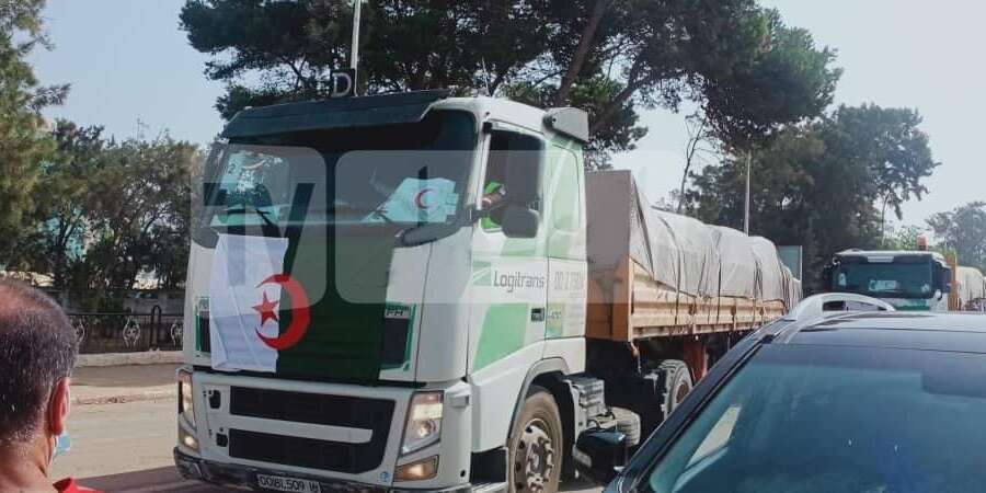 انطلاق قافلة تضامنية بأكثر من 340 طن من المواد الغذائية والطبية لفائدة ضحايا تيزي وزو