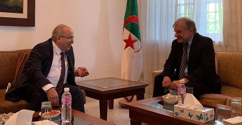 لعمامرة يتباحث مع المبعوث الأمريكي الخاص إلى ليبيا