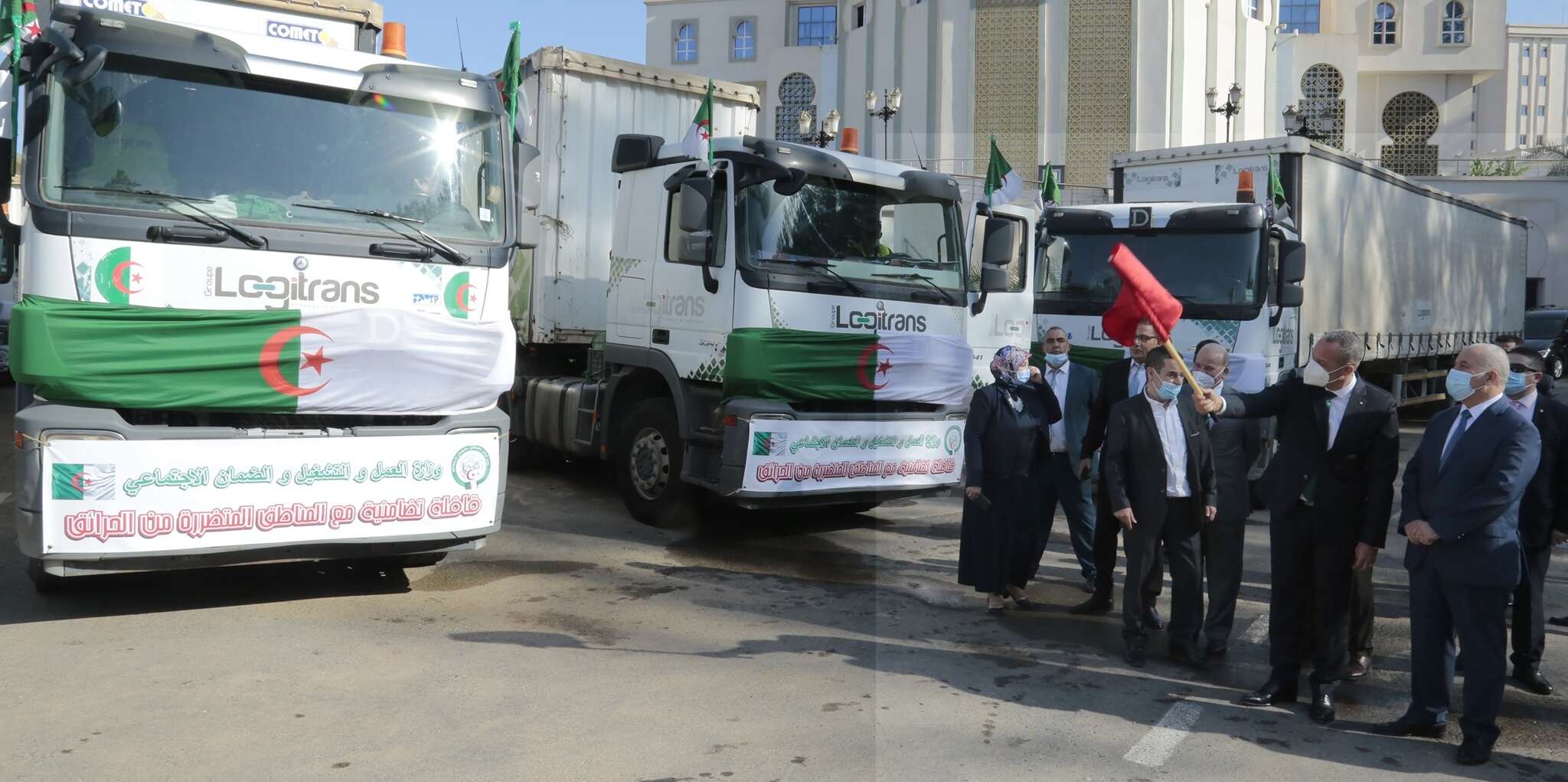 وزارة العمل ترسل 200 طن من المساعدات للتضامن مع المتضررين من الحرائق