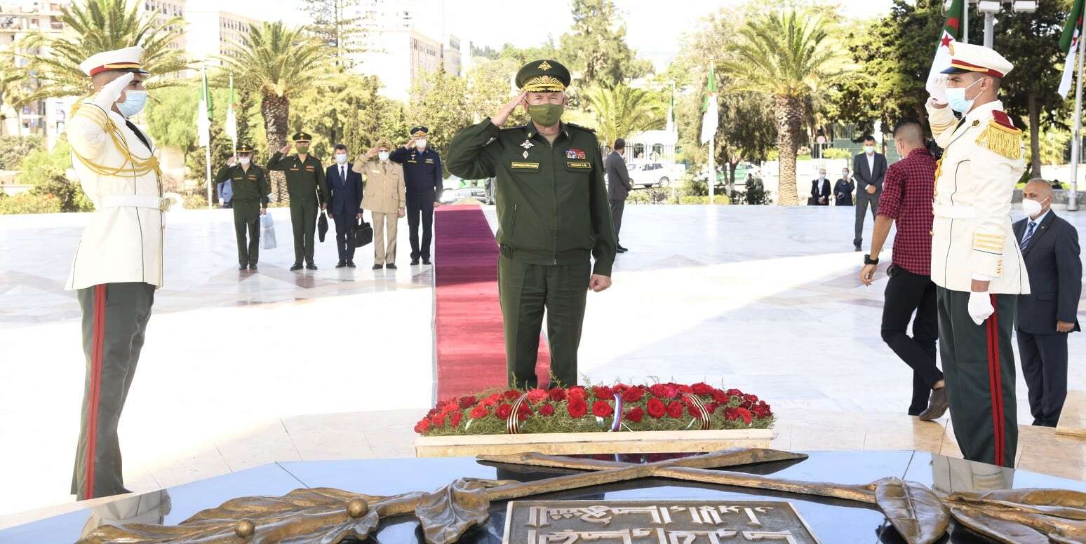 نائب وزير دفاع فدرالية روسيا في زيارة إلى مقام الشهيد والمتحف المركزي للجيش