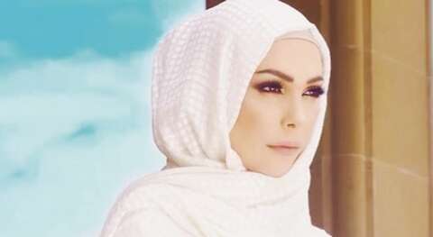 أمل حجازي: “شعب طائفي وراضٍ بالذل”