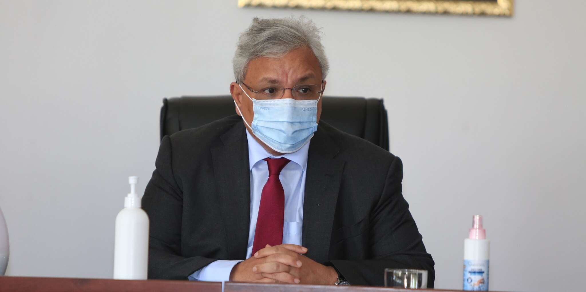 بن باحمد يقف على آخر تطورات مشروع إنتاج لقاح كورونا مع صيدال