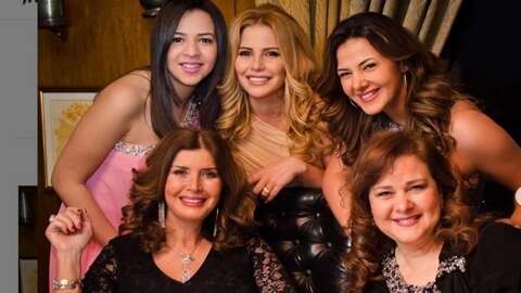 ابنة ميرفت أمين: أمي محطمة وأنا مرعوبة بعد وفاة دلال عبد العزيز