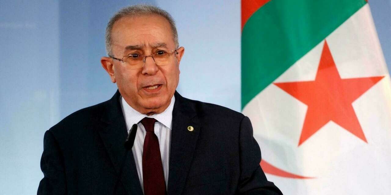 لعمامرة يبحث هاتفيا الوضع في المنطقة وسبل حل الأزمات سلميا مع عدد من نظرائه العرب و الأفارقة