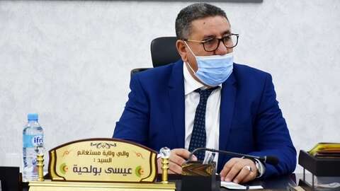 والي مستغانم في لقاء مع الجمعيات لتوثيق عملية جمع التبرعات