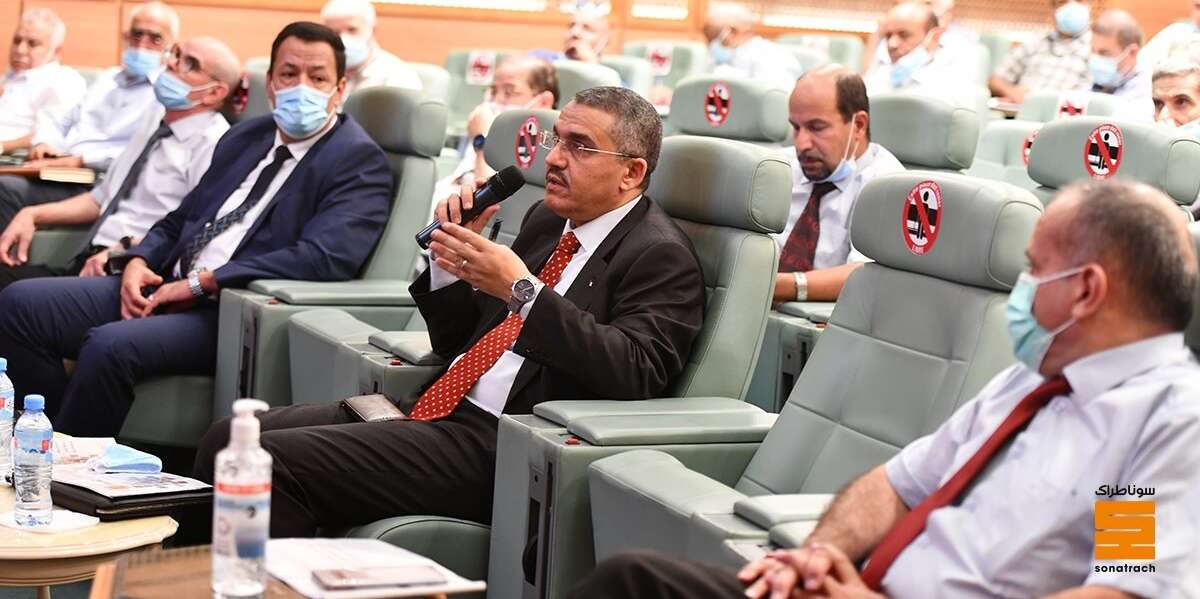 حكار يؤكد أهمية استخدام التقنيات الحديثة لتدعيم وزيادة القدرات الإنتاجية