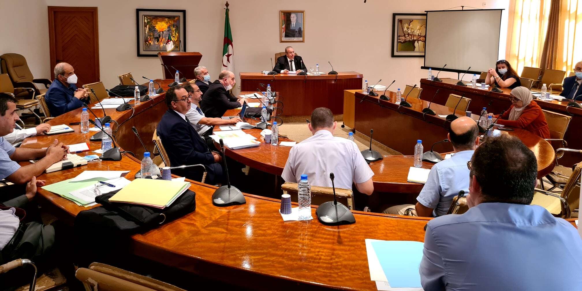 وزير الصناعة يبحث آليات إعادة بعث المؤسسات الصناعية المتوقفة والمتعثرة