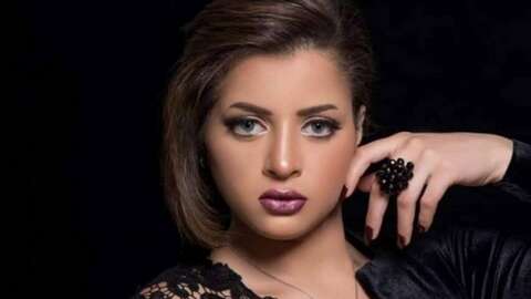 معاناة منى فاروق من أزمة نفسية صعبة