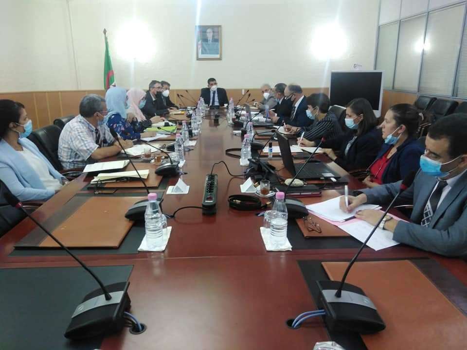 بكاي يعقد اجتماعا حول مخطط إعادة هيكلة شركة الخطوط الجوية