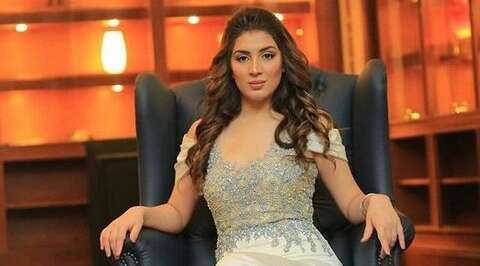 سهيلة بن لشهب تغنّي “مزحت معاه” باللهجة الخليجية