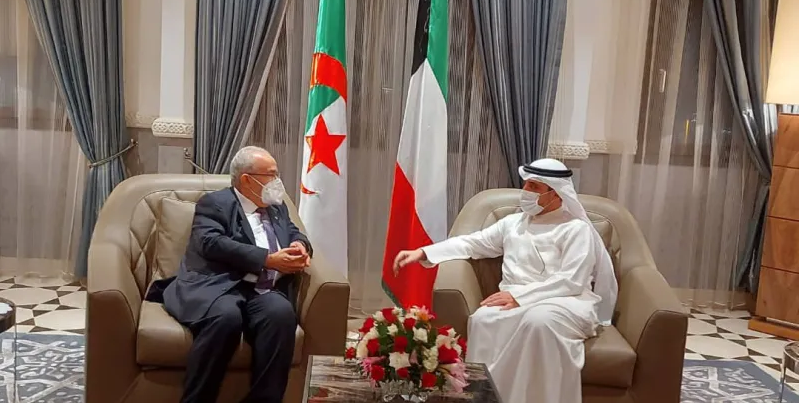 وزير خارجية الكويت يحل بالجزائر
