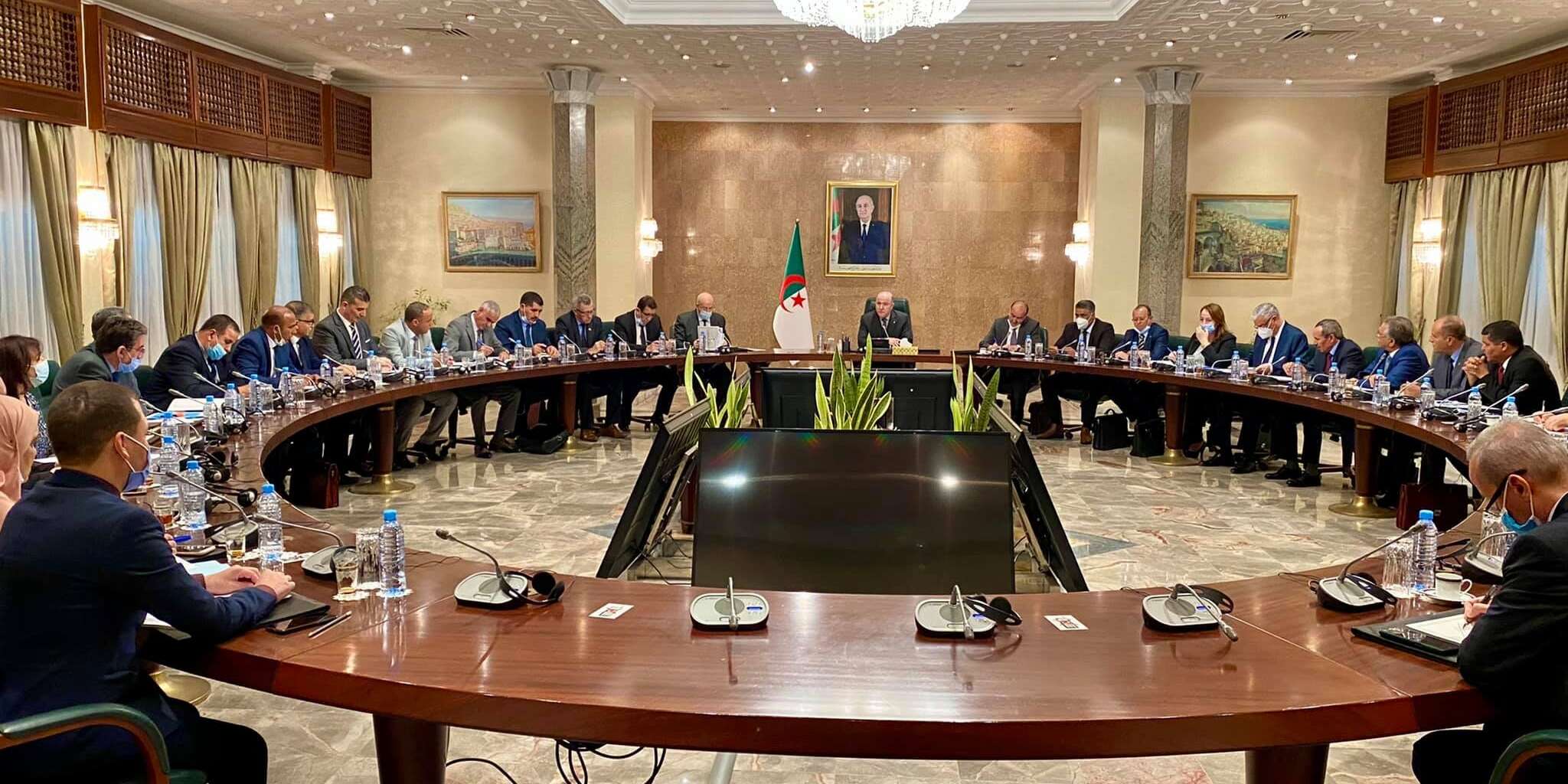 تنصيب ورشات مراجعة قانوني البلدية والولاية.. ♦ الورشات تتشكل من ممثلين عن غرفتي البرلـمان وولاة ودائرات وزارية