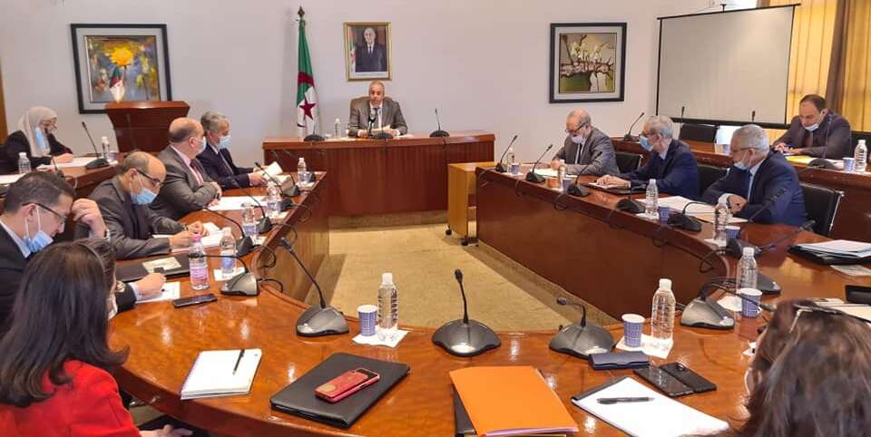 صناعة: تنصيب لجنة وطنية لمتابعة المشاريع الاستثمارية العالقة 