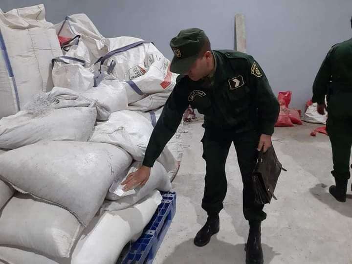 أم البواقي: حجز 80 طن من العدس داخل مستودع سري لتصفية وغربلة الحبوب