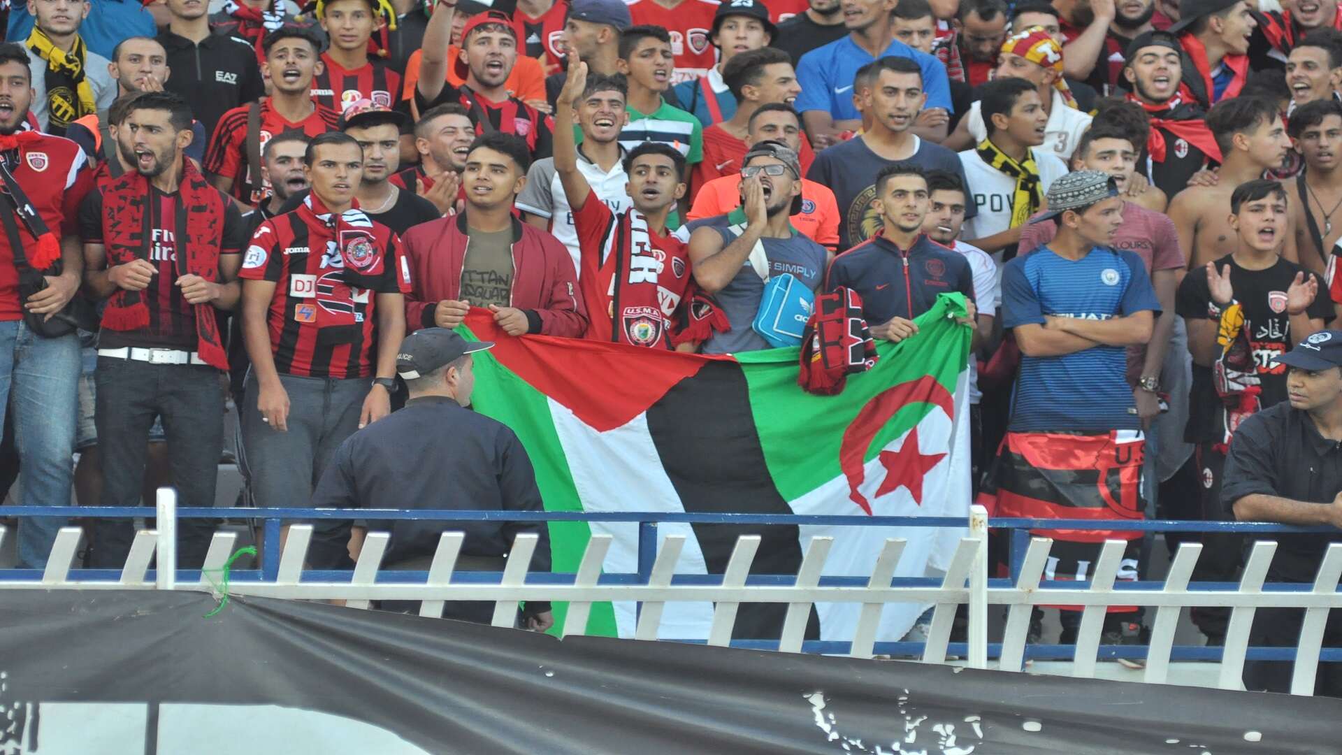 فتح  الفضاءات الرياضية قريبا أمام المشجعين الذين تلقوا اللقاح