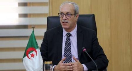 وزير البريد: عصرنة شبكات الإتصالات السلكية واللاسلكية لمواكبة الإحتياجات