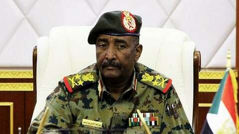 القائد العام للقوات المسلحة السودانية: “… حمدوك في منزلي.. وهجوم على قوى سياسية”