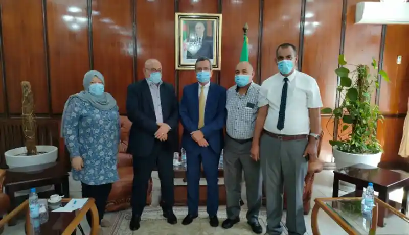 بن بوزيد يتعهد بدراسة جميع المشاكل المهنية لعمال الصحة