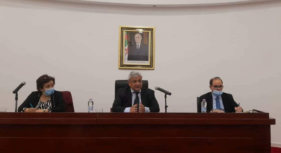 بن باحمد يتطرق إلى الإصلاحات التنظيمية مع نقابات القطاع