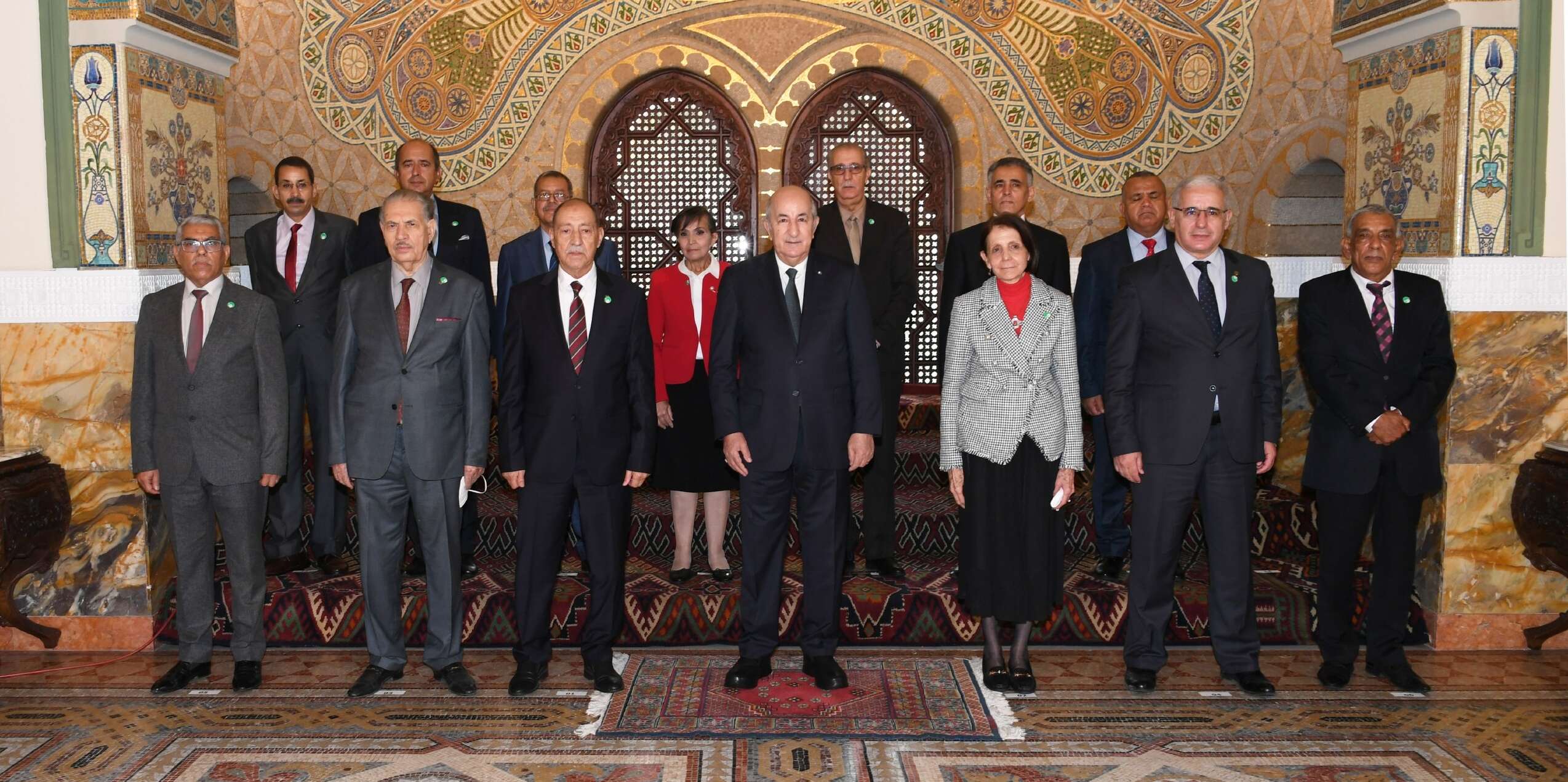 الرئيس تبون يستقبل رئيس المحكمة الدستورية وأعضائها بقصر الشعب