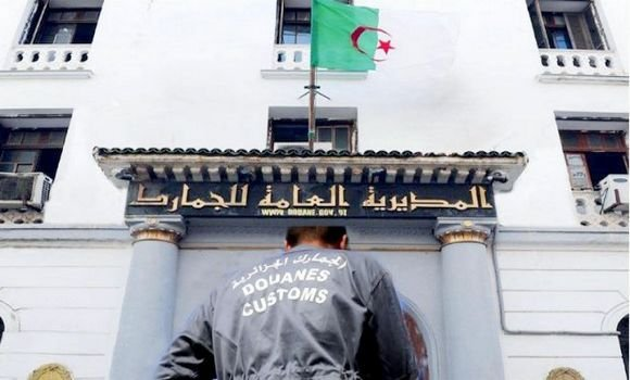 تسليم 690 رخصة جمركة لفائدة المتعاملين الاقتصاديين