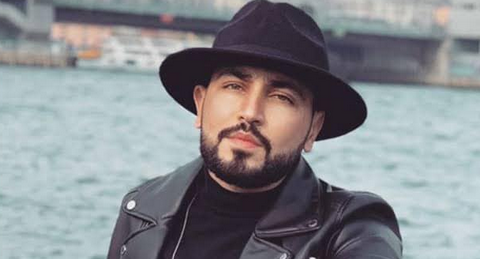شفيق باهو يغني للفريق الوطني