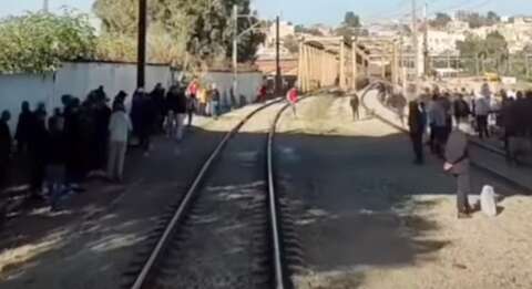 سوق على السكة الحديدية ببومعطي بالحراش