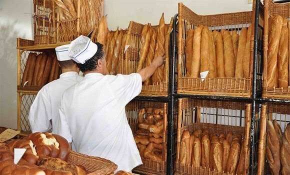 والي معسكر يحذر الخبازين من رفع سعر الخبز المقنن 