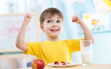 10 أطعمة تقوي مناعة طفلك