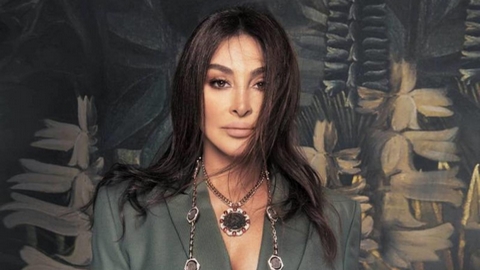 إليسا وتصرفها مع الشاب صاحب الوردة: موتوا بغيظكم