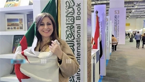 الكاتبة الجزائرية فضيلة ملهاق تتحدث من القاهرة: “حينما تشتهيك الحياة” تعالج مشكلة الهجرة غير الشرعية