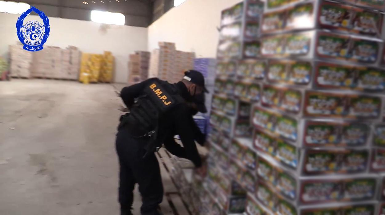 بومرداس: الحبس المؤقت لـ 12 شخصا ضمن شبكة للتهريب والمضاربة بالمواد الغذائية 