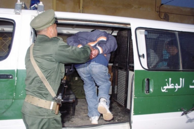 العاصمة: توقيف 12 شخصا ضمن عصابتي أحياء وحجز 5 ألاف قرص مهلوس