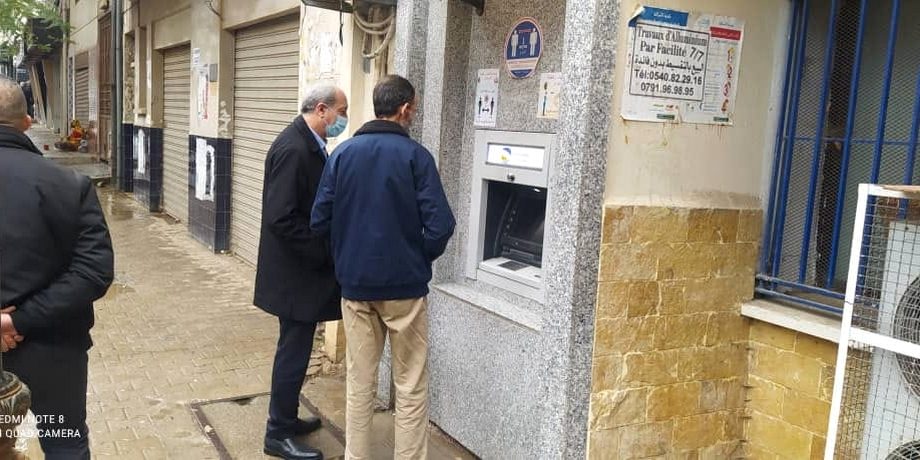 سطيف.. تعطل أغلب الموزعات الآلية للنقود لبريد الجزائر يثير سخط المواطنين 