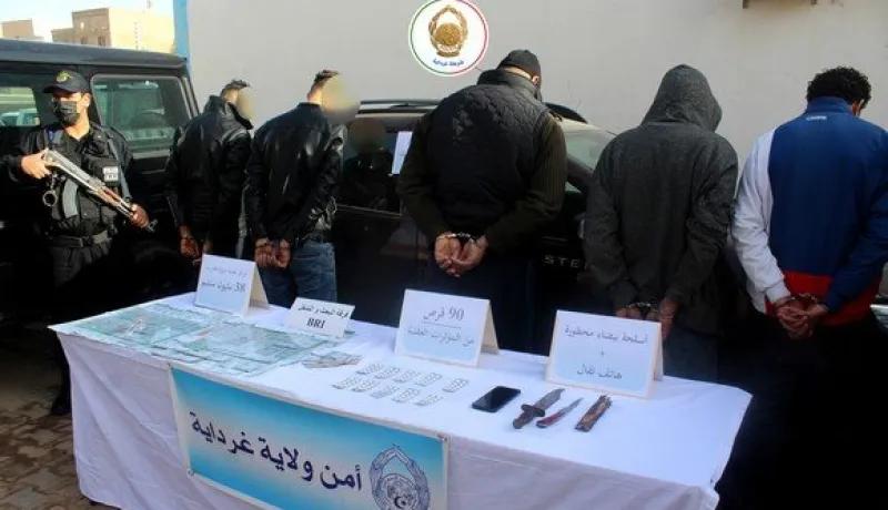 غرداية: الاطاحة بشبكة لزوير النقود وحجز 380000 دينار أوراق مزورة 